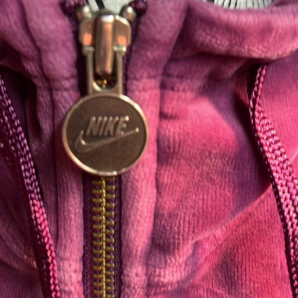 Women’s Nike velour jacket purple size small - Picture 3 of 7